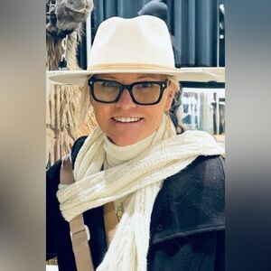 Meet your Posher, Elizabeth